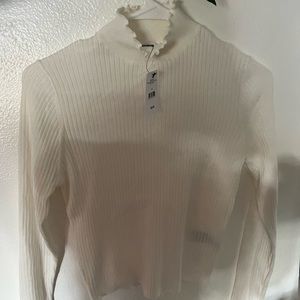 Whit turtle neck